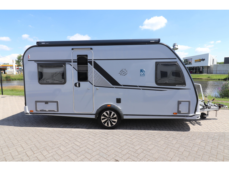 Knaus Sudwind 60 Years 450 FU Luifel/ Campovolo Gas  foto: 2
