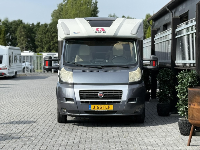 Adria Coral 670 SL Lengtebedden  foto: 3