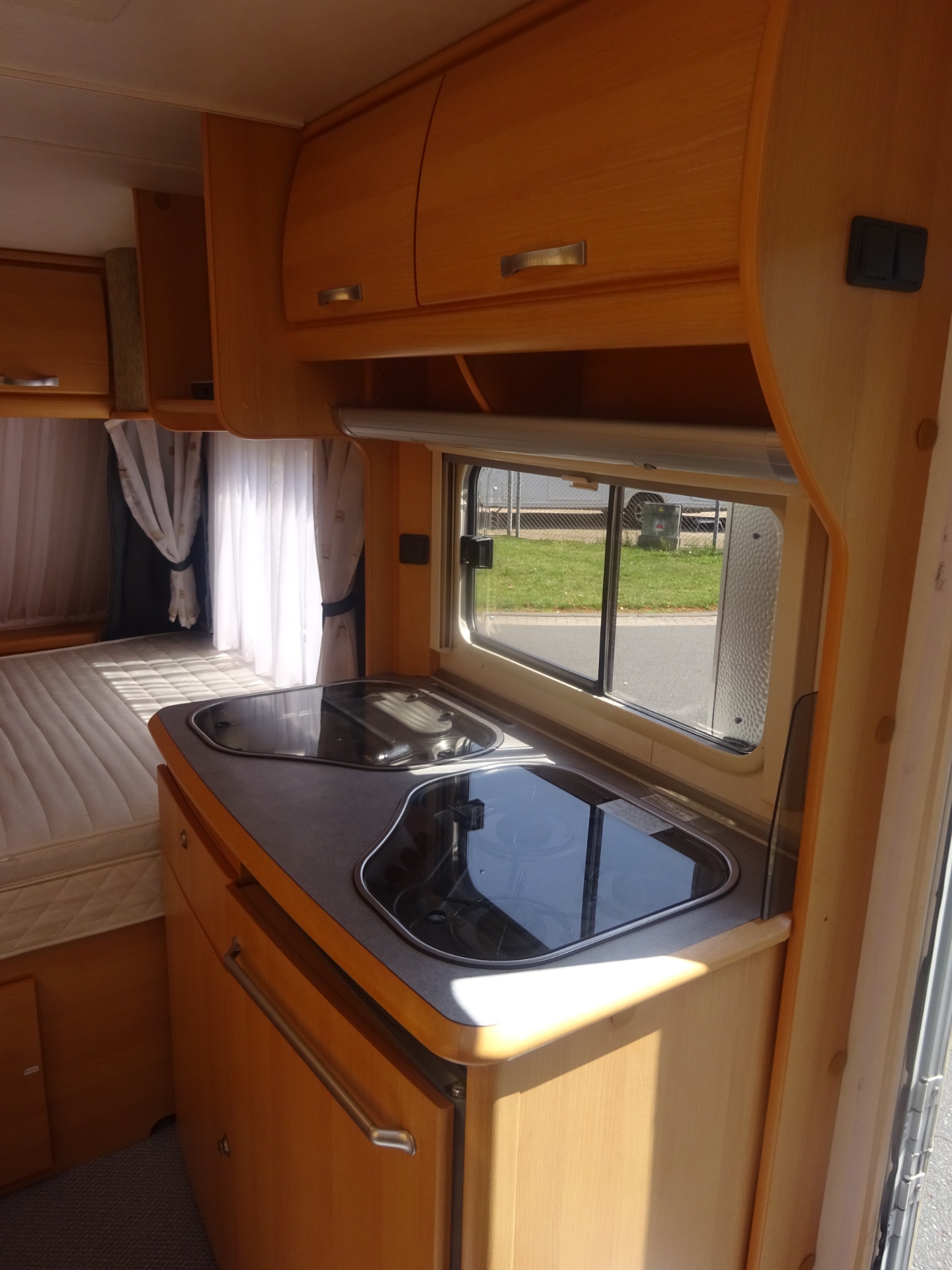 Tec Travelking 450 Met Vast Bed Mover en Airco foto: 22