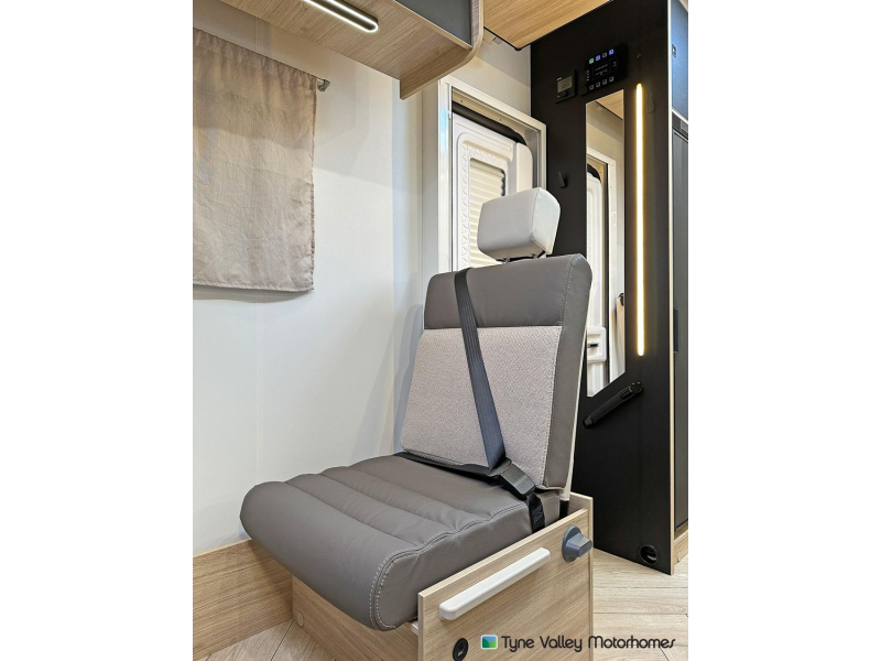 Chausson 797 Titanium single beds and automatic photo: 16