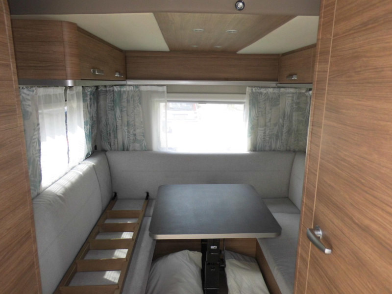 Weinsberg CaraOne 390 PUH Pop-top bed, mover! photo: 2