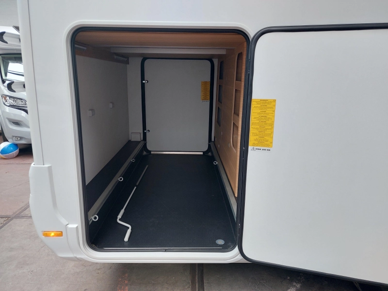 Adria Coral 650 DL Lengtebed/face2face/heavy  foto: 23