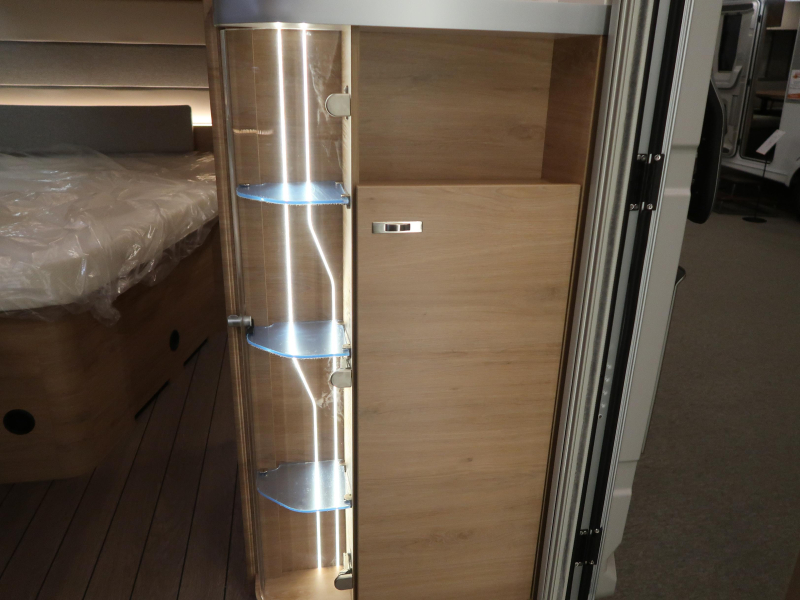 Knaus Sudwind Black Selection 450 FU CAMA FRANCESA / SAL&Oacute;N CIRCULAR foto: 8