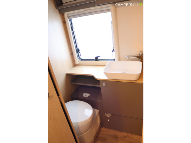 LMC Tourer T730G 165pk | Lengtebedden | Thule Luifel | Thule Fietsendrager| Gescheiden douche | Zenec multimediasysteem | foto: 18