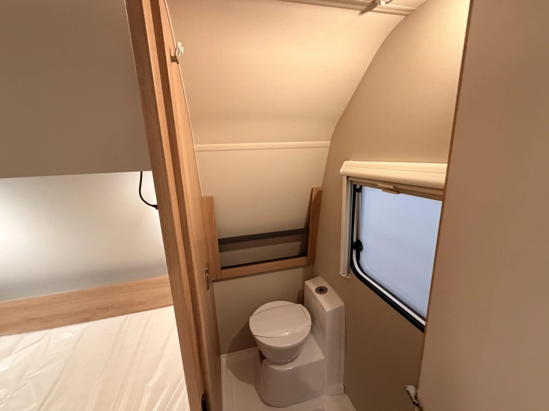 Knaus Sport 450 FU 1800 KG + Cama francesa foto: 12