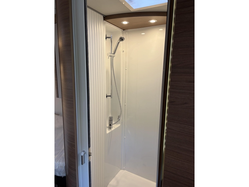 Knaus L!ve Ti 650 MEG Camas individuales bajas 180cv foto: 18