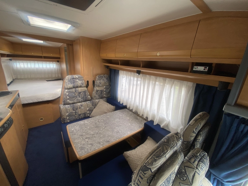 Dethleffs Globetrotter Frans bed Airco dinette  foto: 19
