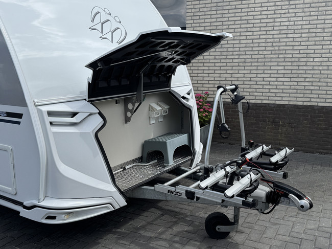 Knaus Sport 450 FU E-Power selection with French bed **Air conditioning/Cassette awning/Bicycle rack/1st owner/New condition caravan** photo: 14