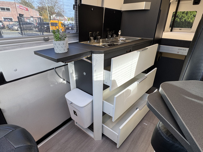 Adria Twin Supreme 640 SGX 180 pk AUTOMAAT 9-Traps Euro6 Fiat Ducato 8 Maxi **Lengtebedden in hoogte verstelbaar/4 zitplaatsen/Luifel/ foto: 11