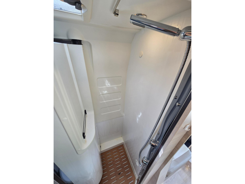 Rapido V 68 Lengte Bedden 9G Automaat  foto: 17