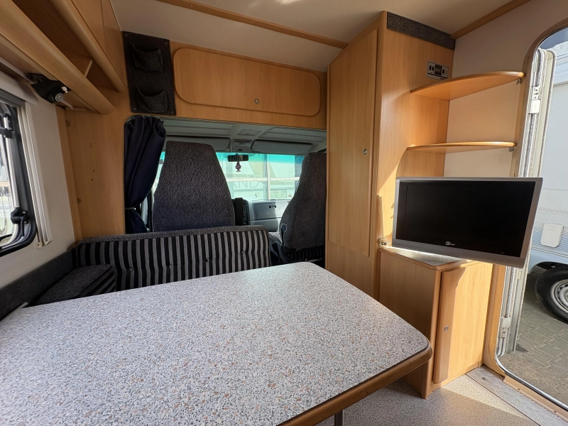 Dethleffs Advantage 6241 T FaceToFace,Vastbed,Luifel  foto: 16