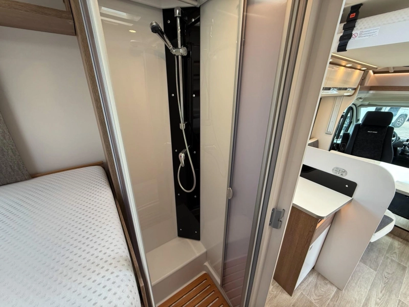 Dethleffs Trend 7057 EB Single Beds and Drop-down Bed photo: 9