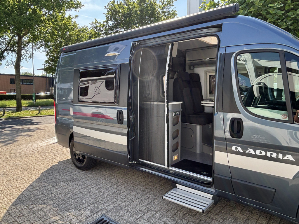 Adria Twin 600 SPT TITAN AUTOMAAT DWARSBED 150PK EURO 5  foto: 4