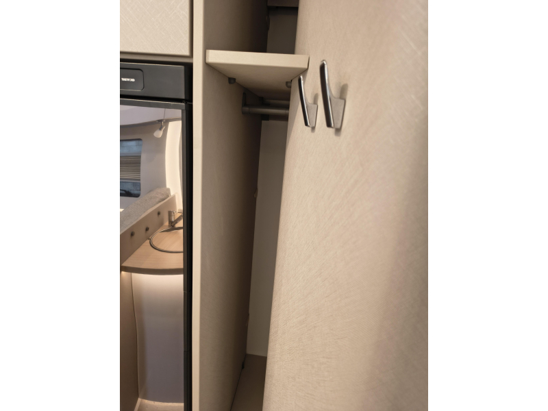 Hymer Tramp S 680 -- 5 gordels --  foto: 8