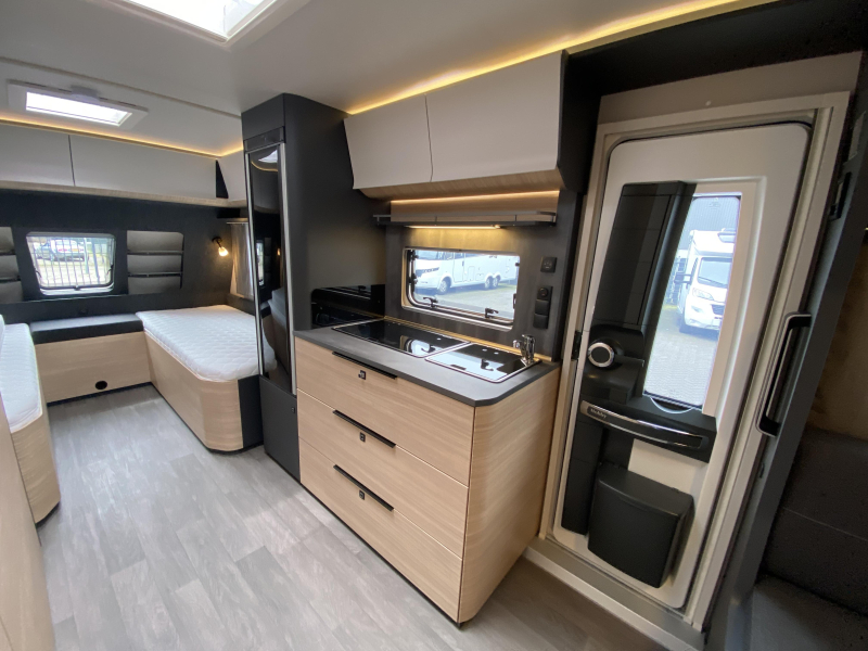 Hobby Maxia 585 UL Single beds, round seating photo: 13