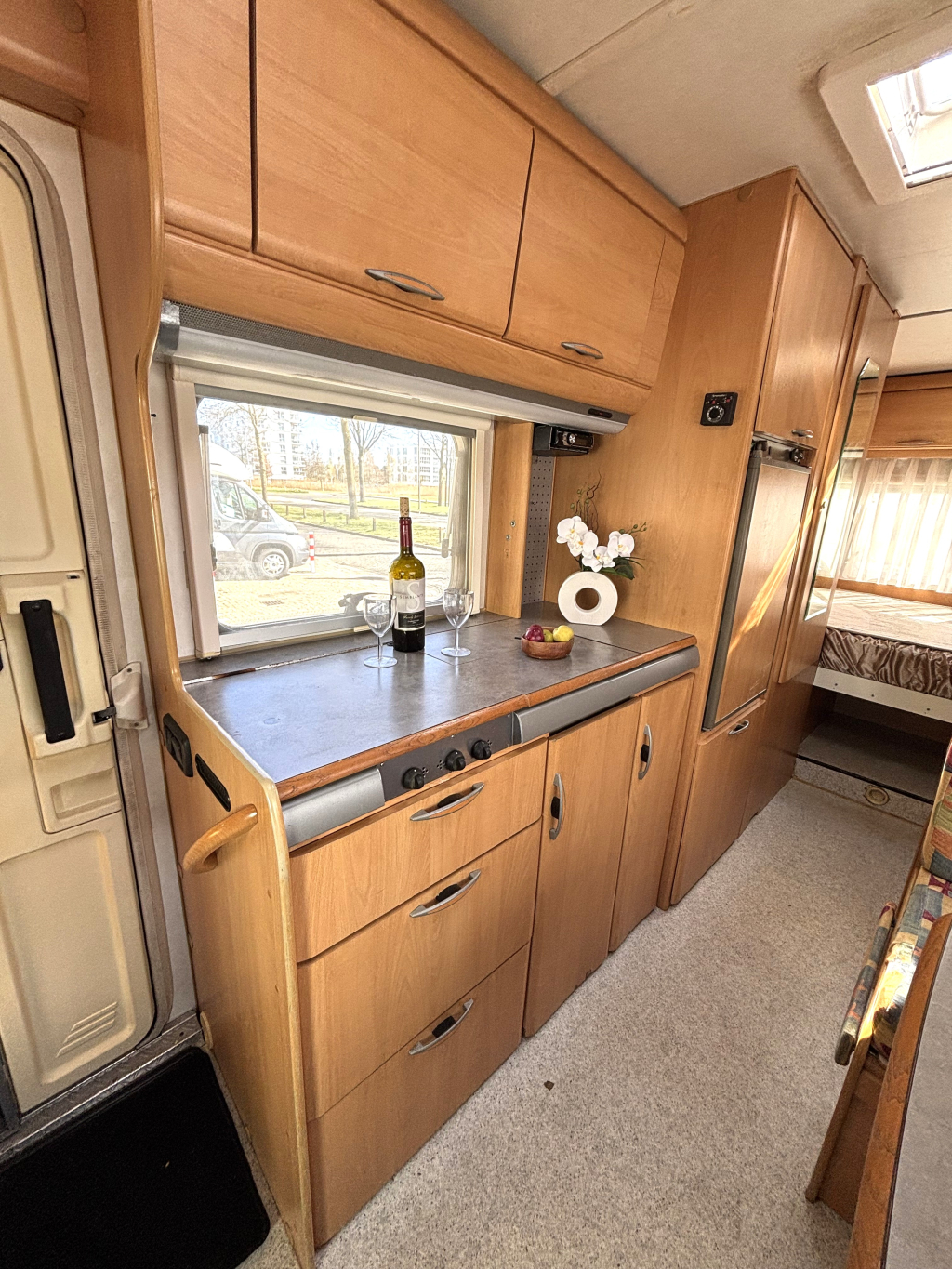 Hymer Swing 622 DWARSBED + HEFBED INRUILKOOPJE! GELIJKVLOERS foto: 6