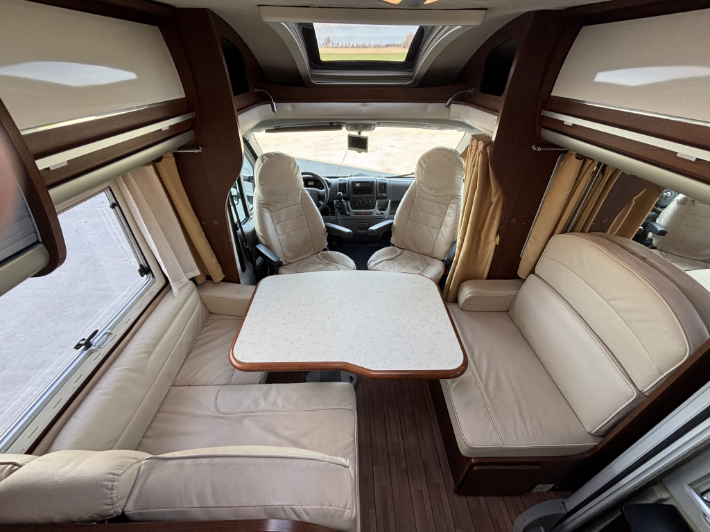 ELNAGH Prince 590L - 2011 - Luxe halfintegraal - 86.000km  Prince 590L foto: 21