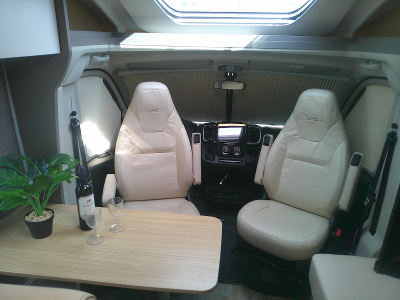LMC Tourer 660 G 70-Years automaat  foto: 6