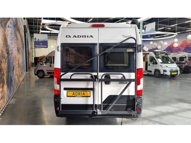 Adria Twin Supreme 640 SLB foto: 9