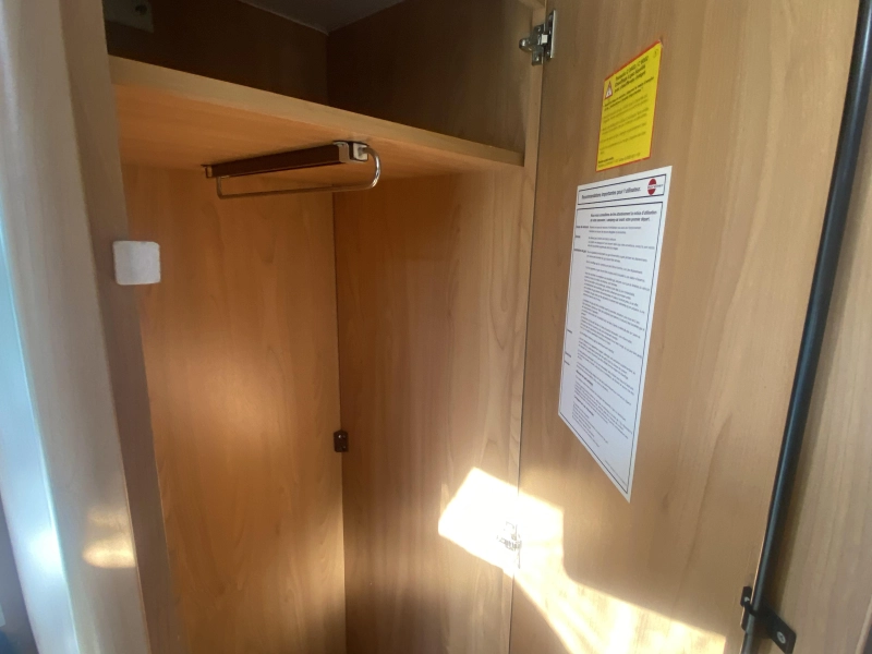 B&uuml;rstner T595 AIRCO 2.8 128 PS Franz&ouml;sisches Bett Foto: 10