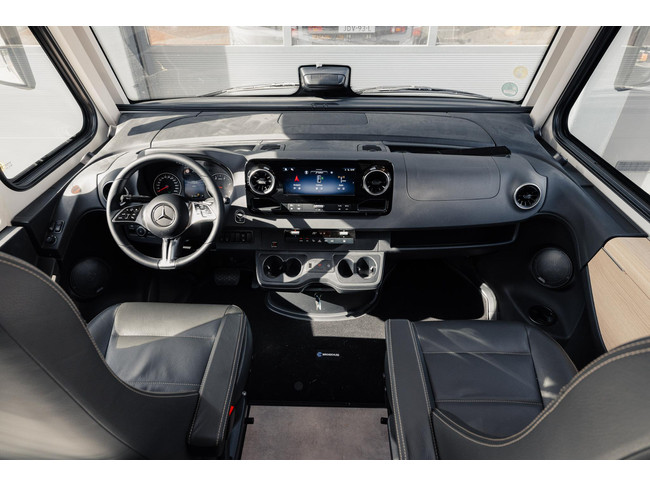 Hymer BMC-I 580 Blackline Zeer compleet.... XXL bed, level, airconditioning, etc foto: 16