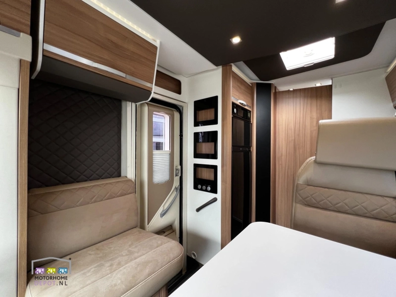 Adria Matrix M 670 SL Cama longitudinal y abatible foto: 7