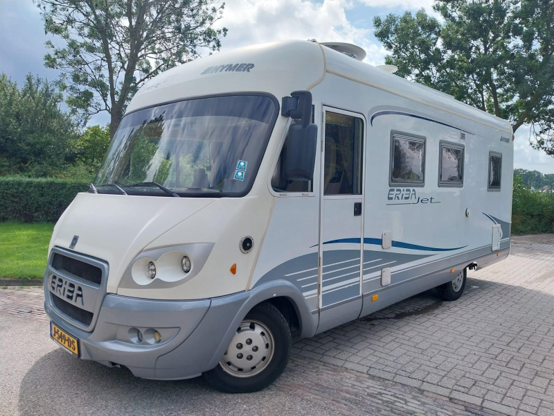 Hymer Eriba met 44497 km en dakairco  foto: 13