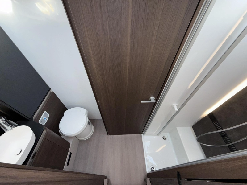 Adria Coral Supreme 670 DL - 180 PK photo : 16