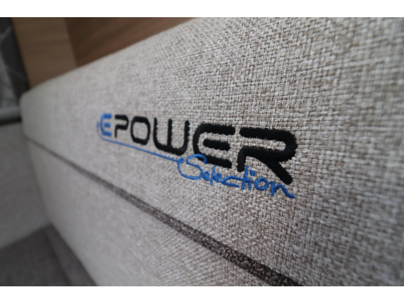 Knaus Sport E-Power Selection 420 QD Mover / Awning / Air conditioning photo: 17