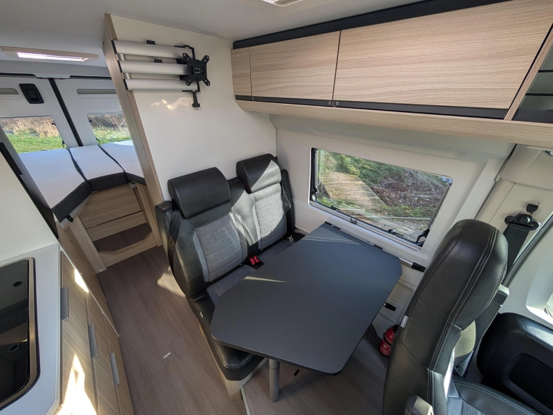 Adria Twin Axess 640 SL Lengtebedden buscamper  foto: 8