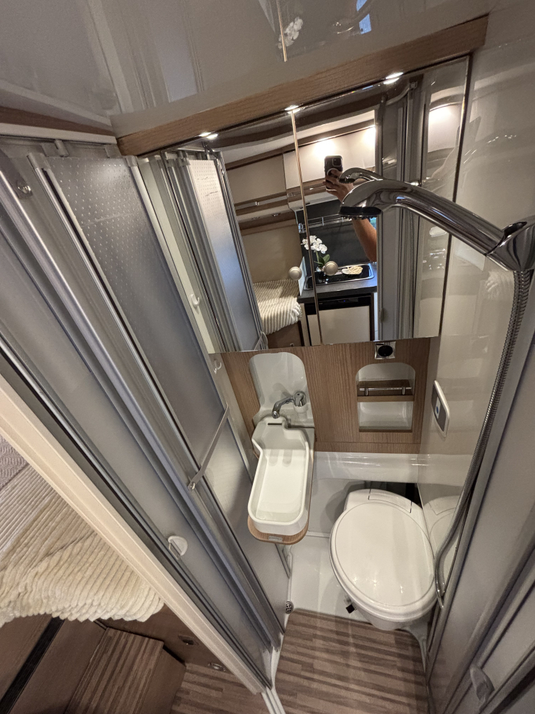 Carthago Malibu 600 LE CAMAS INDIVIDUALES + TECHO ELEVABLE 9T AUTOM&Aacute;TICO foto: 8