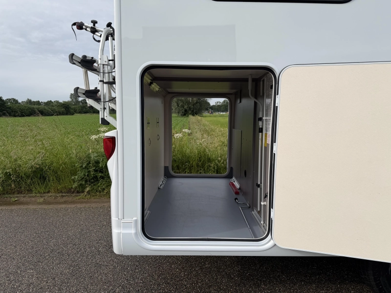 Hobby On Tour Edition 65 GE Thule bike lift, 165HP photo: 21