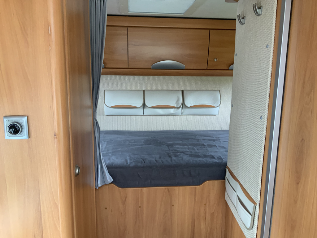 Hymer B 504 SL Integral, Equipado con cama individual trasera y cama abatible delantera, aire acondicionado de motor, chasis Alko, etc., A&ntilde;o 2009 Camper centrum on the road foto: 7