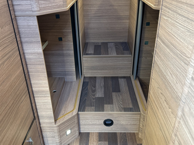 Weinsberg CaraCompact Pepper Edition 600 MEG 140 CV Euro 6 Fiat Ducato 8 **Camas individuales/Portabicicletas/Litio/Inversor/2x Smart TV/Navegador/C foto: 21