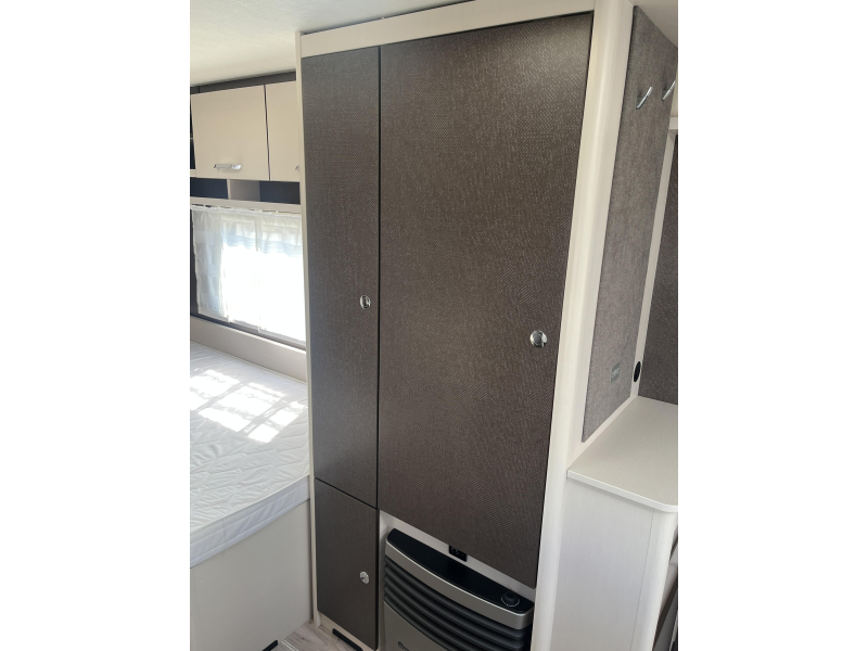 Dethleffs C'Go 495 FR Cassette Awning photo: 12