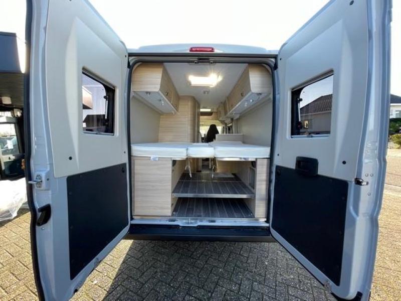 Forster V 636 EB 160hp Single Beds and Pop-top Roof photo: 20