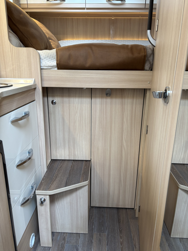 Bürstner Travel Van T590 DWARSBED+RONDZIT EURO 6 ZONNEPANEEL foto: 15