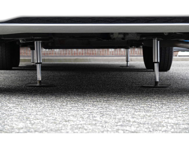 NIESMANN BISCHOFF Arto 83B 180 CV Autom&aacute;tico | Armarios superiores | Asientos de bar | Sistema de nivelaci&oacute;n | Aire acondicionado de techo foto: 3