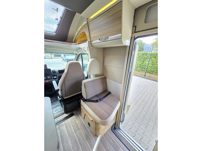 Adria Matrix 670 SL Lengte Bedden Hefbed 5per  foto: 10