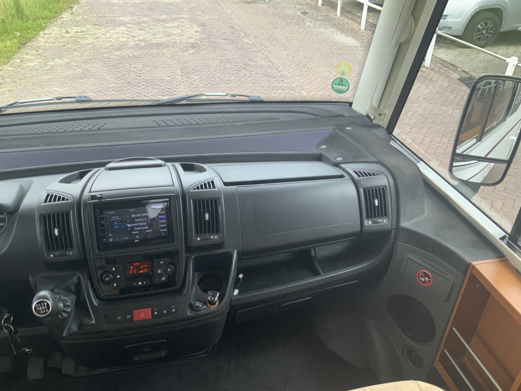 Hymer Exsis-I 674 EX 2.3 MultiJet 160 PK,Integraal,Motor-airco, 2 Lengte-bedden, Hef-bed, Garage, Trekhaak, etc, etc. Camper centrum on the road  foto: 25