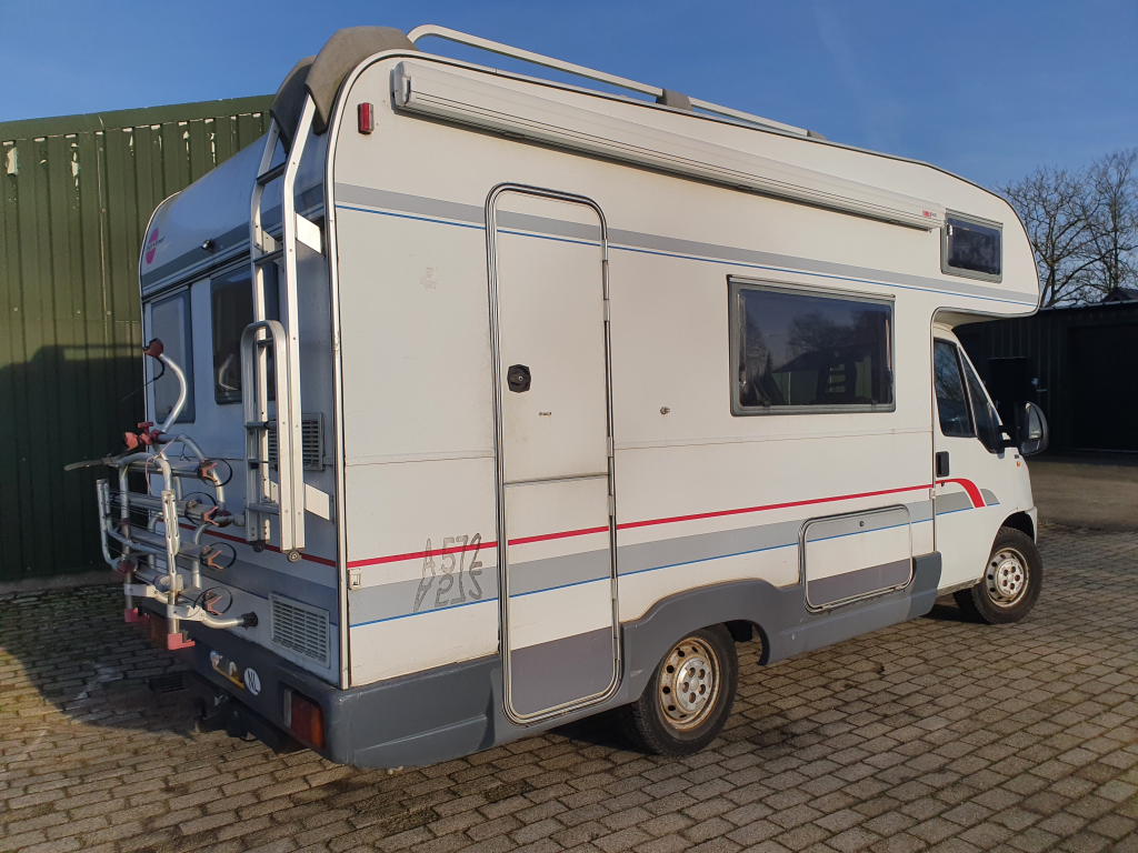 Fiat Ducato 2.8 tdi Bürstner 2 zonnepanelen 6 zitplaatsen foto: 2