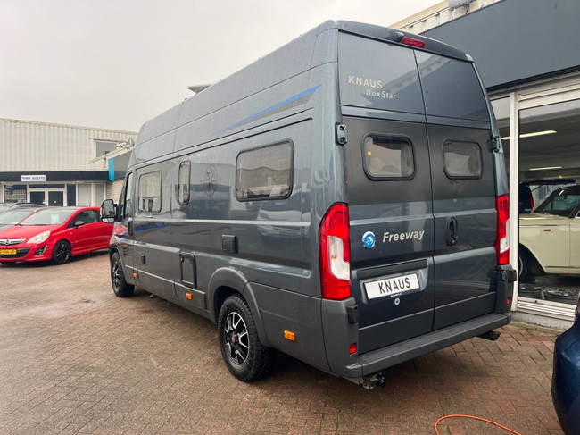 Knaus Boxstar Freeway 640 Automaat Off-Grid Lengtebedden foto: 7