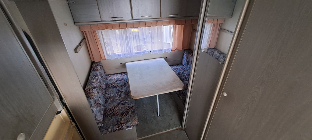 Caravan ADRIA Unica 461 Met voortent en inboedel! 5 pers foto: 11