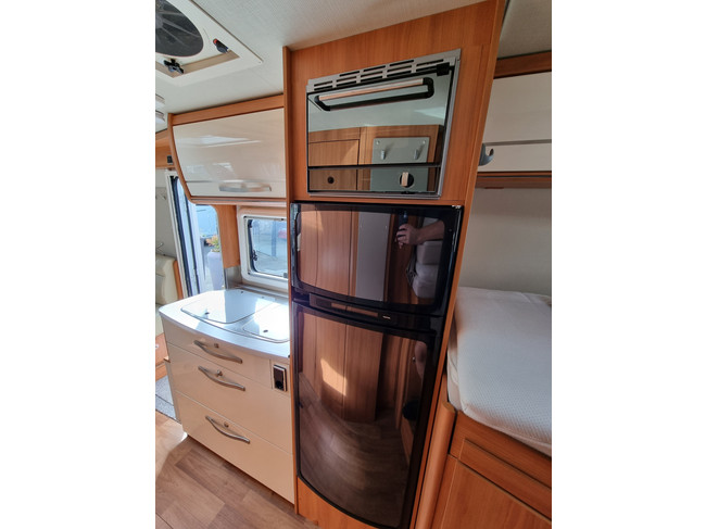 Hymer Exsis 678 | Autom&aacute;tico | Euro-6b | Camas individuales | Cama abatible | C&aacute;mara | Navegaci&oacute;n | &iexcl;Excelente estado! foto: 9