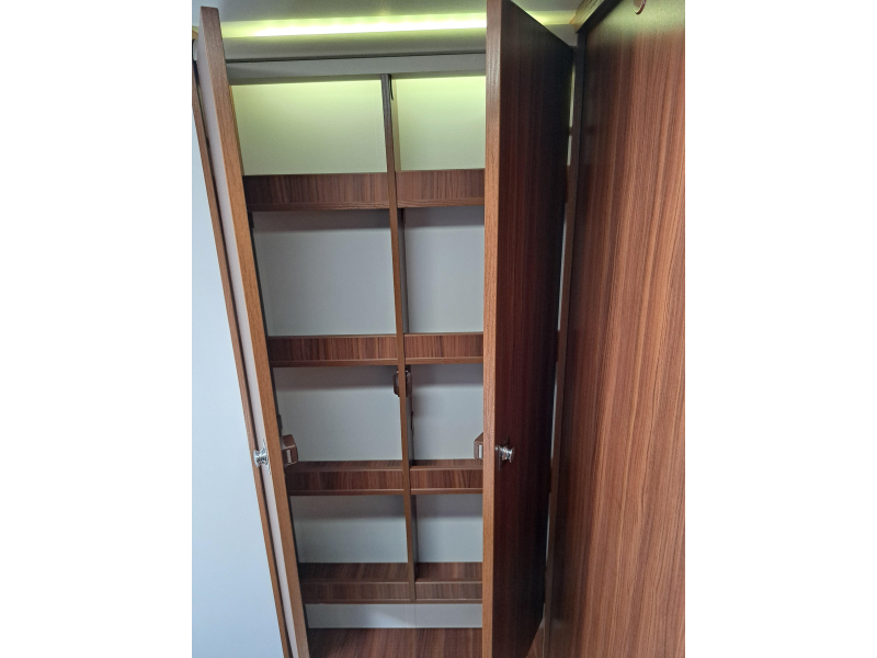 Adria Sonic Plus 700 SBC E & P Levelsysteem  foto: 16