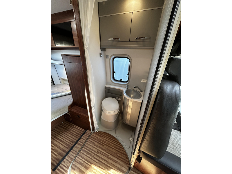 Adria Twin 640 SHX Dwarsbed/unieke indeling  foto: 12