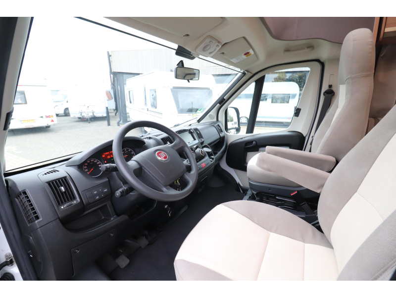 Knaus Sky Wave 700 MEG 4 personas/camas individuales foto: 11