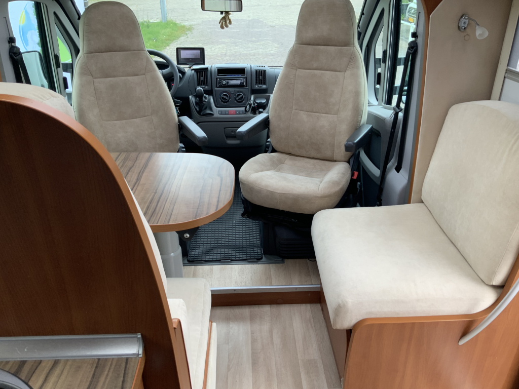 Chausson Allegro 96 – enkele bedden laag, wc en doucheruimte achter, zeer nette camper bj. 2009 Camper centrum On The Road  foto: 8