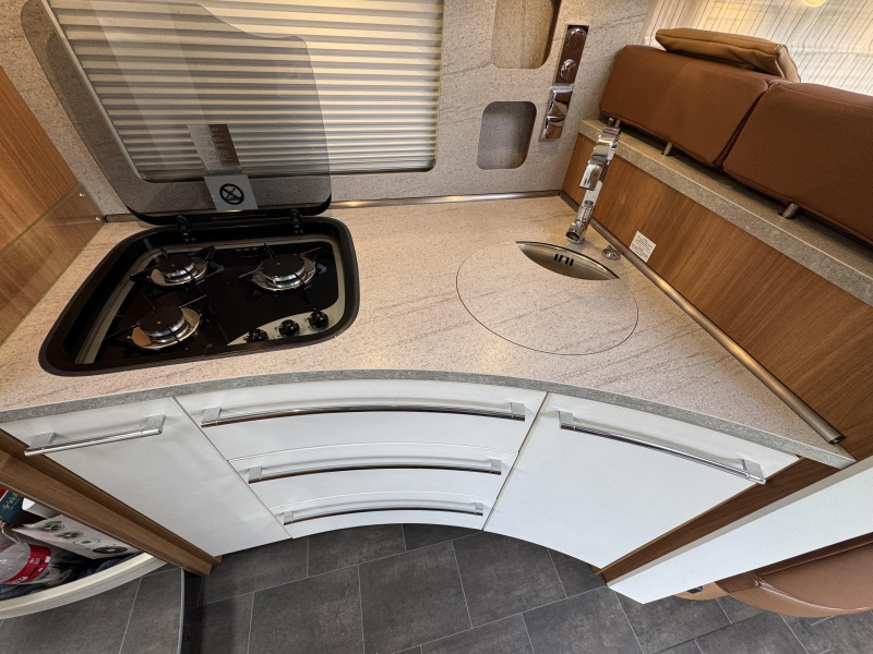 Dethleffs Globetrotter 7850 XL-I Automatik SEHR LUXURI&Ouml;S! Foto: 9