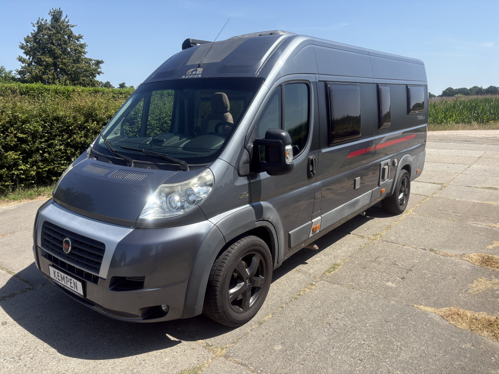 Adria TWIN SLX640, Camas individuales 2.3 Turbo 130cv foto: 2
